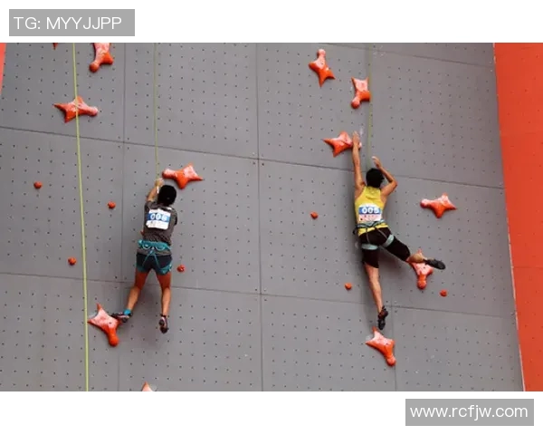 南京攀岩队与上海攀岩队赛后复盘分析团队配合与战术策略