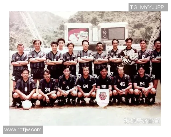 男足球明星的光辉岁月与荣耀瞬间展现他们的魅力与奋斗精神 男足球明星的光辉岁月与荣耀瞬间展现他们的魅力与奋斗精神