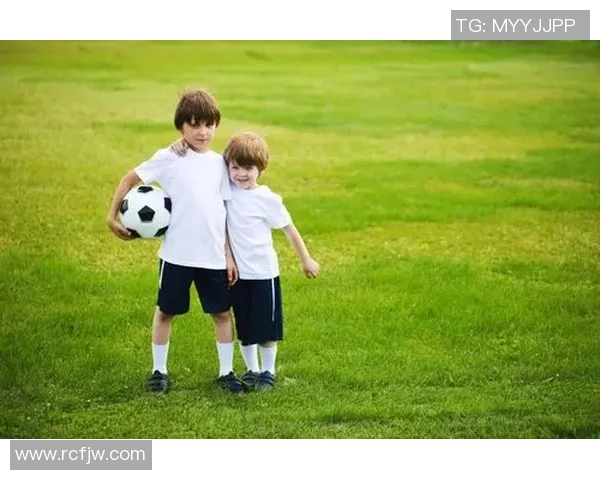 可爱宝宝足球明星服装展示让你的宝贝成为小球星的最佳选择 可爱宝宝足球明星服装展示让你的宝贝成为小球星的最佳选择